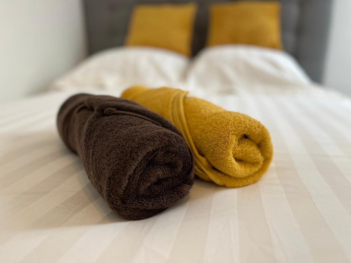 Le Voltaire Apartment Melun Luaran gambar