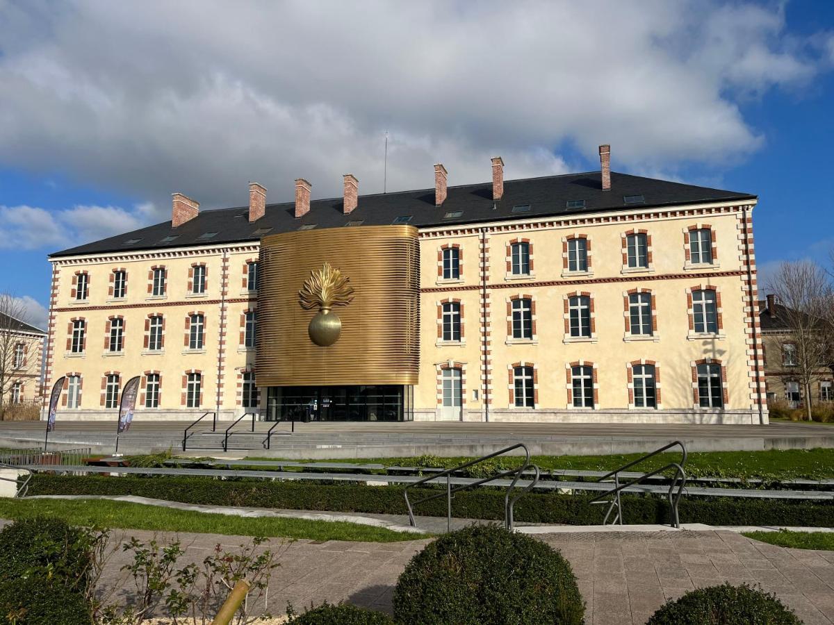Le Voltaire Apartment Melun Luaran gambar